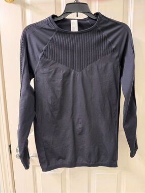 Fabletics top